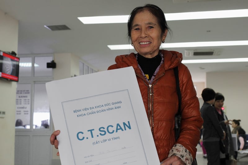 Dan The Cong had a scan at Duc Giang hospital to evaluate a head injury