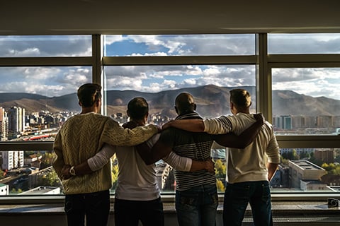 20160825-healthy-man-happy-family